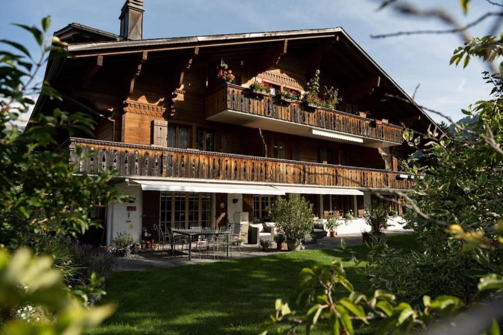 Charming Alpine Apartment Gstaad Buitenkant foto